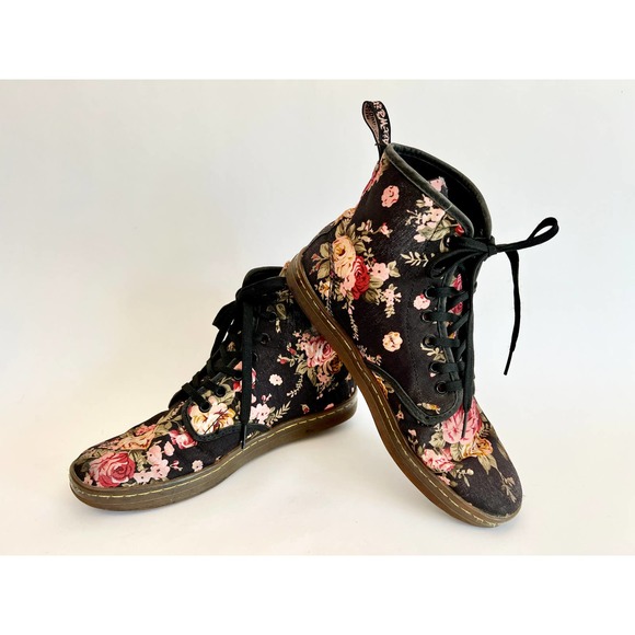 Dr Marten Black Floral Shoreditch Boot Size 8 Womens 39 EU - Picture 1 of 11